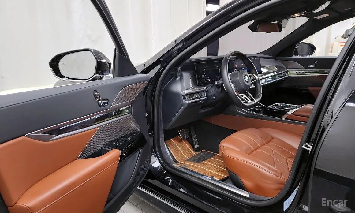 Фото 10 - BMW 7 Series