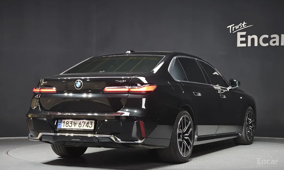 Фото 2 - BMW 7 Series