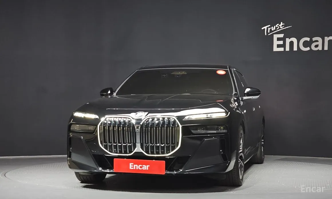 Фото 3 - BMW 7 Series