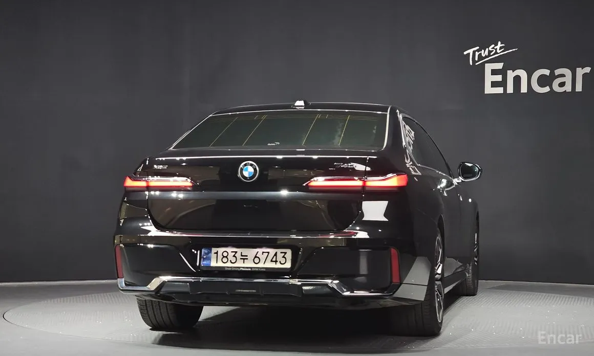 Фото 4 - BMW 7 Series