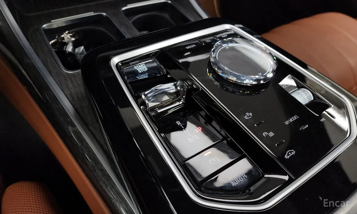 Фото 9 - BMW 7 Series