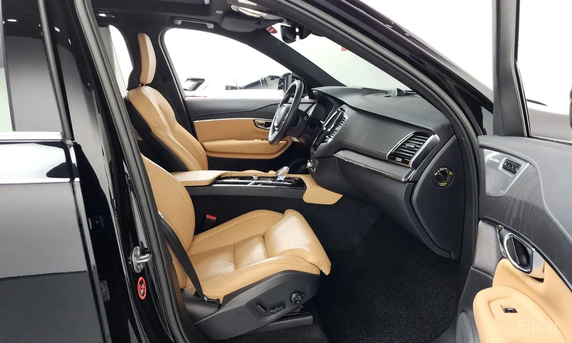 Фото 11 - Volvo XC90