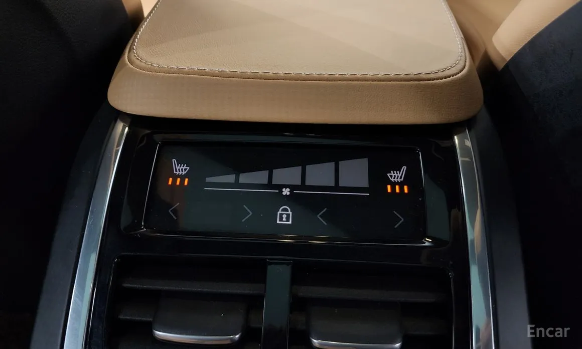 Фото 18 - Volvo XC90