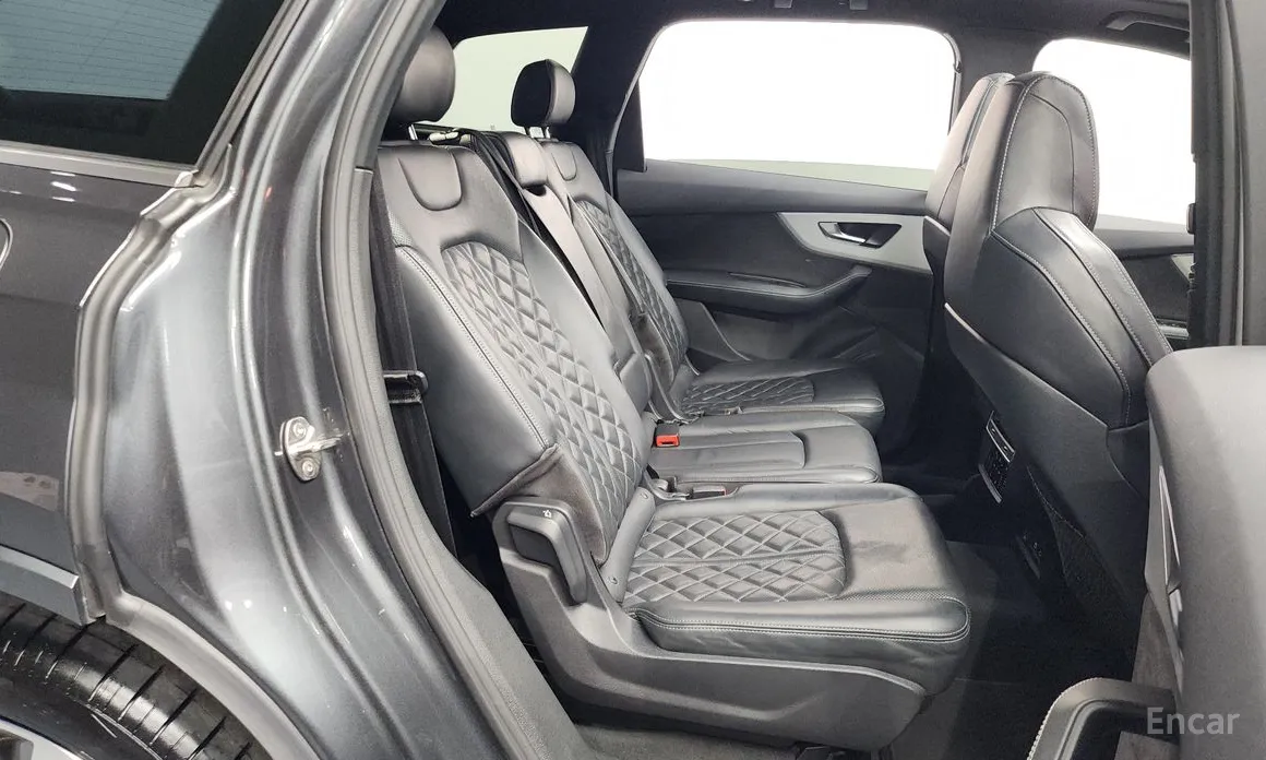 Фото 12 - Audi Q7