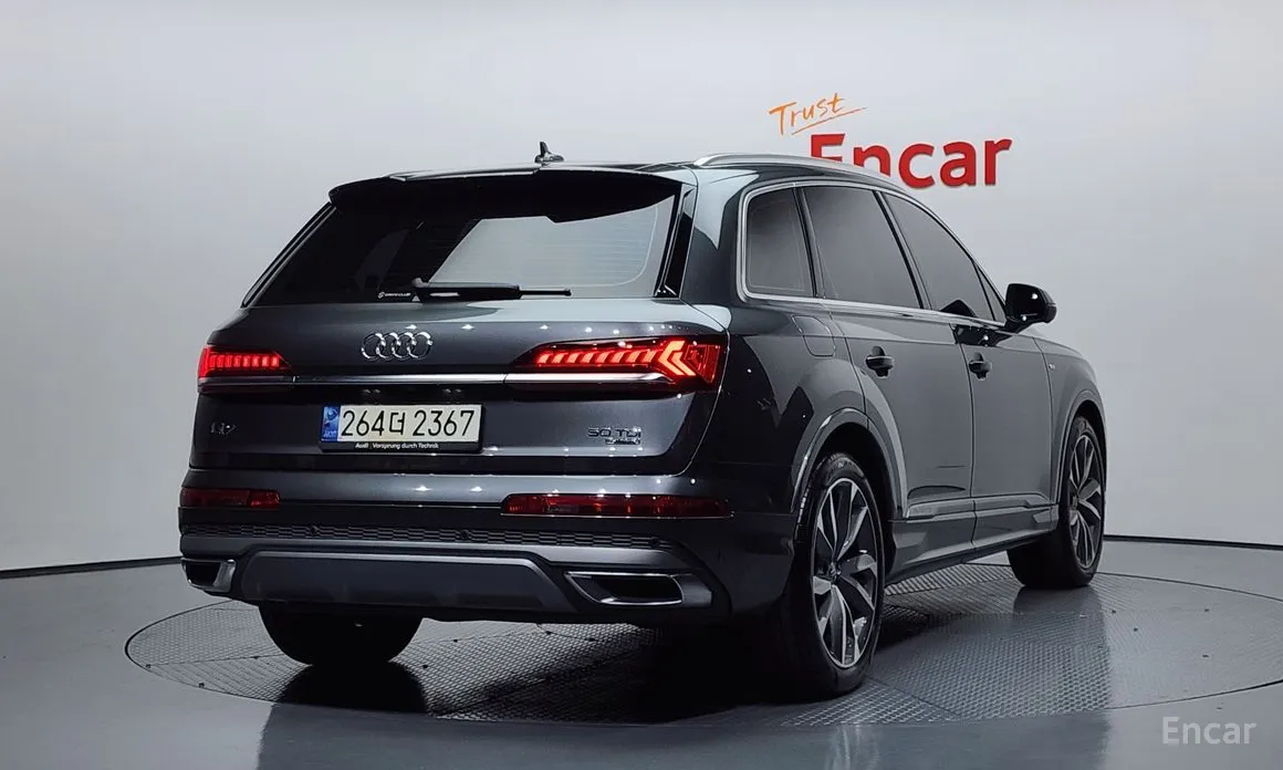 Фото 2 - Audi Q7