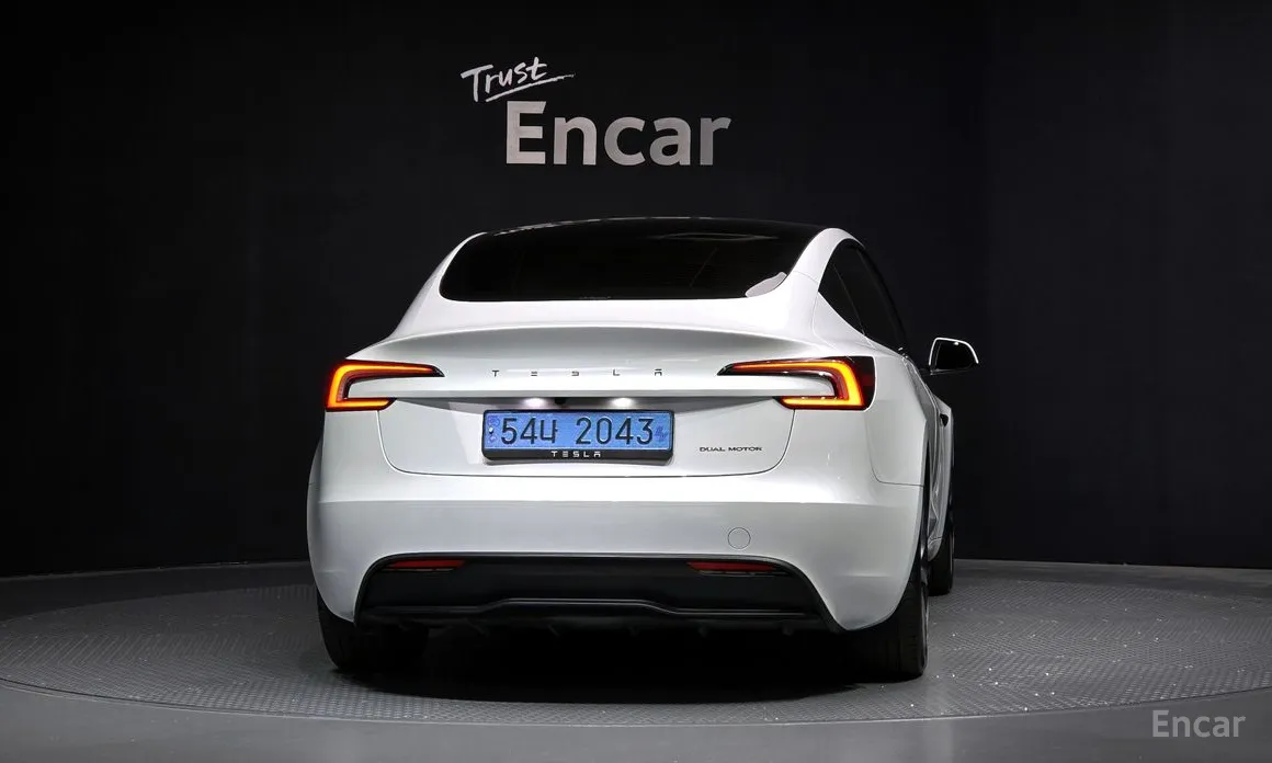 Фото 4 - Tesla Model 3