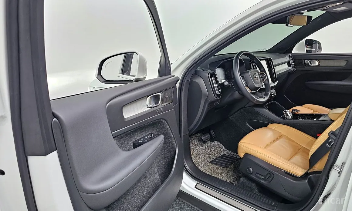 Фото 10 - Volvo XC40