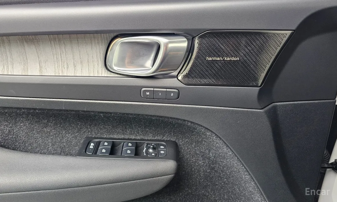 Фото 14 - Volvo XC40