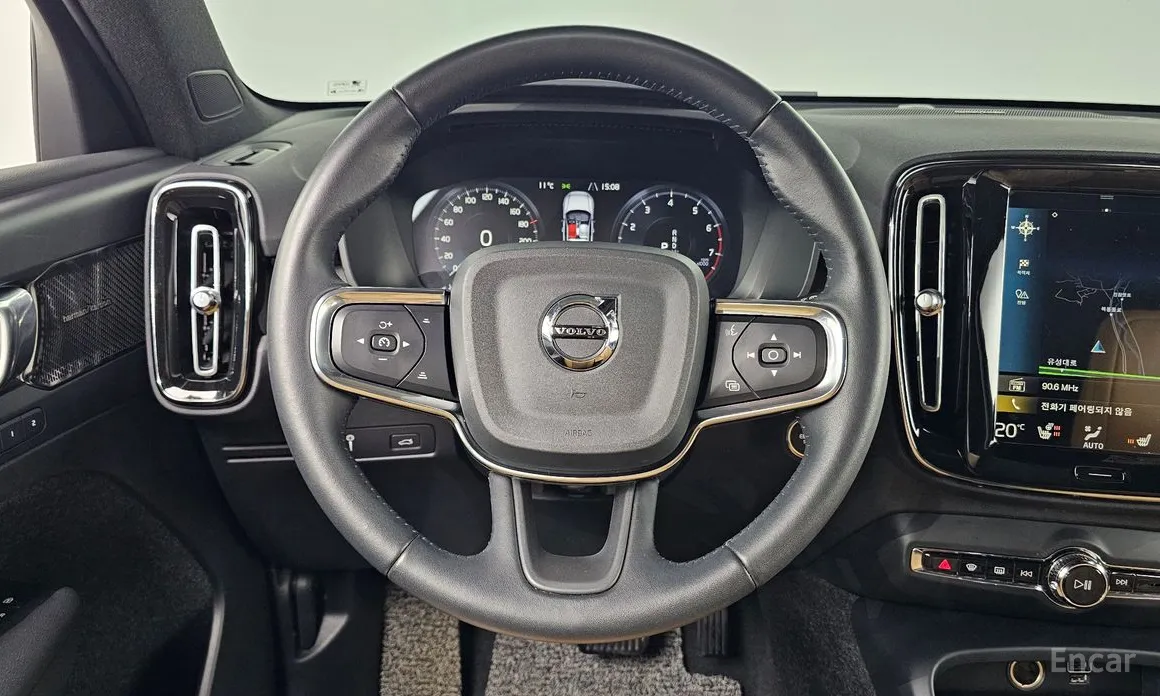 Фото 15 - Volvo XC40