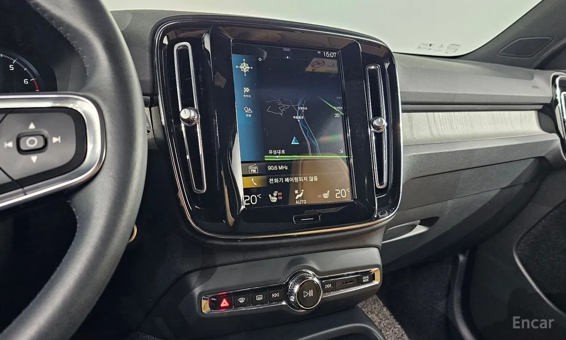 Фото 16 - Volvo XC40