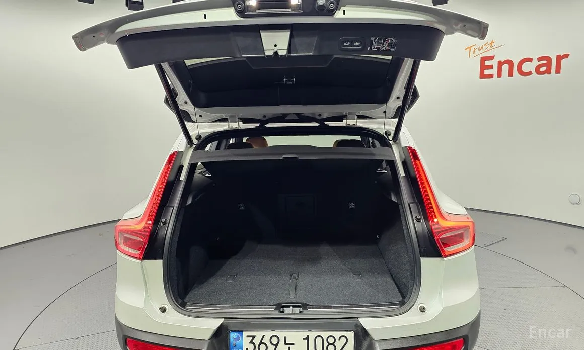 Фото 20 - Volvo XC40