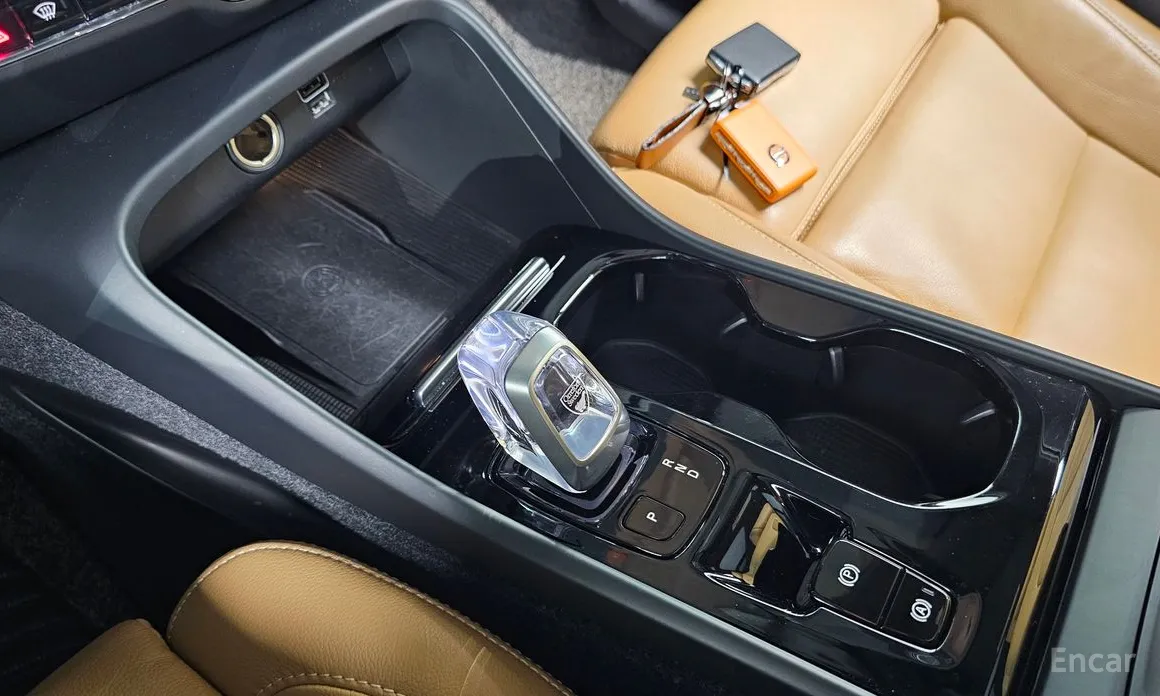 Фото 9 - Volvo XC40