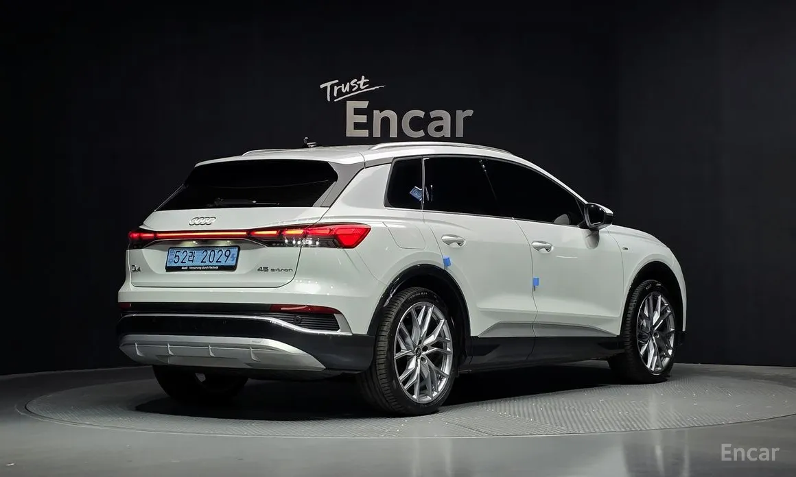 Фото 2 - Audi Q4 e-tron