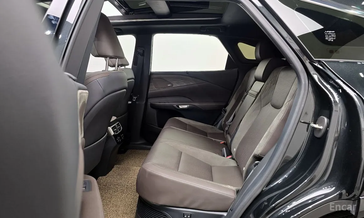 Фото 13 - Lexus RX