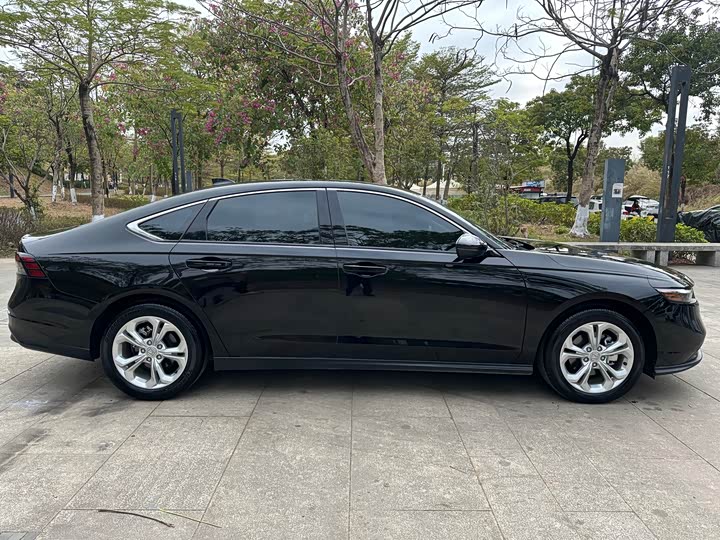 Фото 10 - Honda Accord