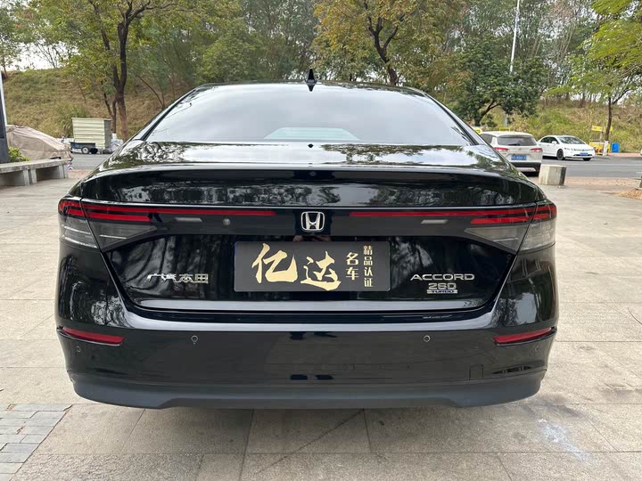 Фото 13 - Honda Accord