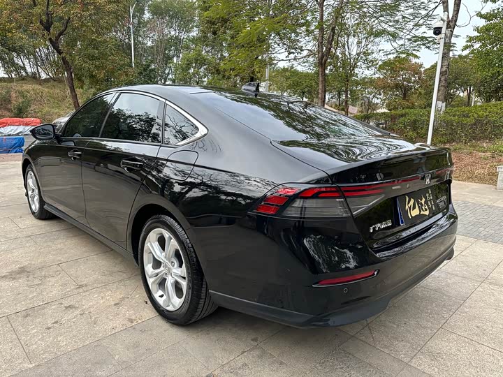 Фото 14 - Honda Accord