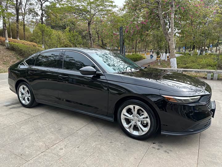 Фото 2 - Honda Accord