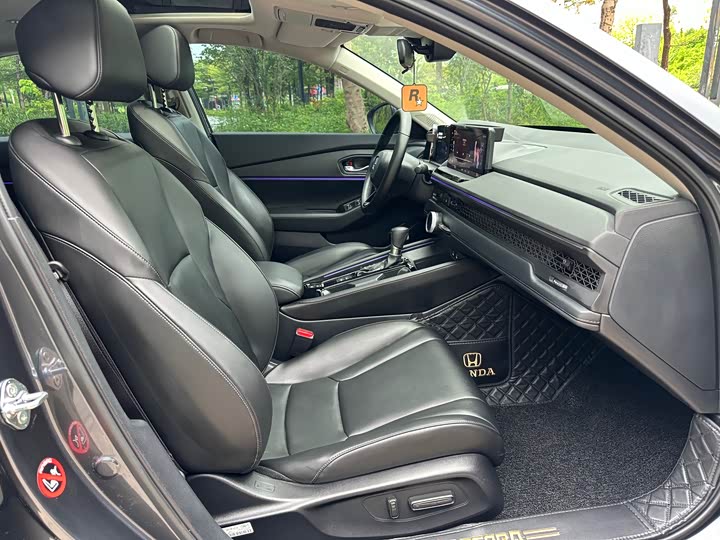 Фото 26 - Honda Accord