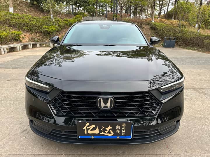 Фото 4 - Honda Accord