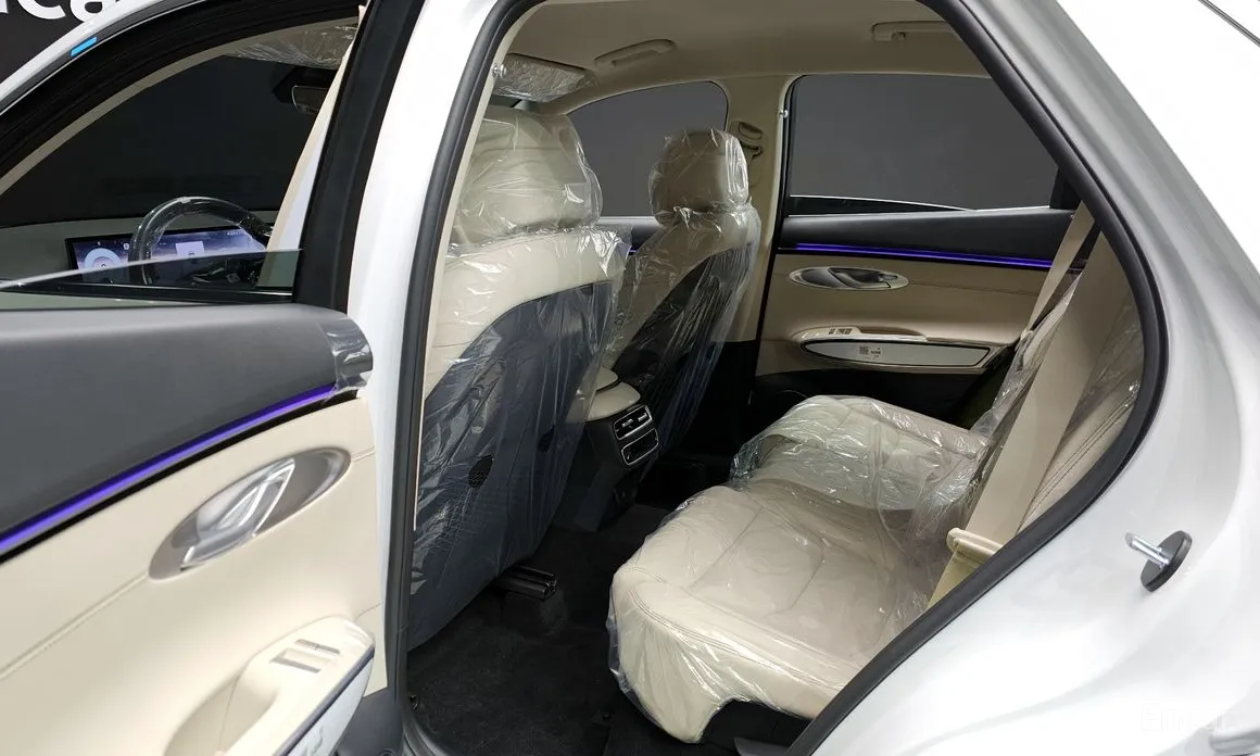 Фото 12 - Genesis GV70