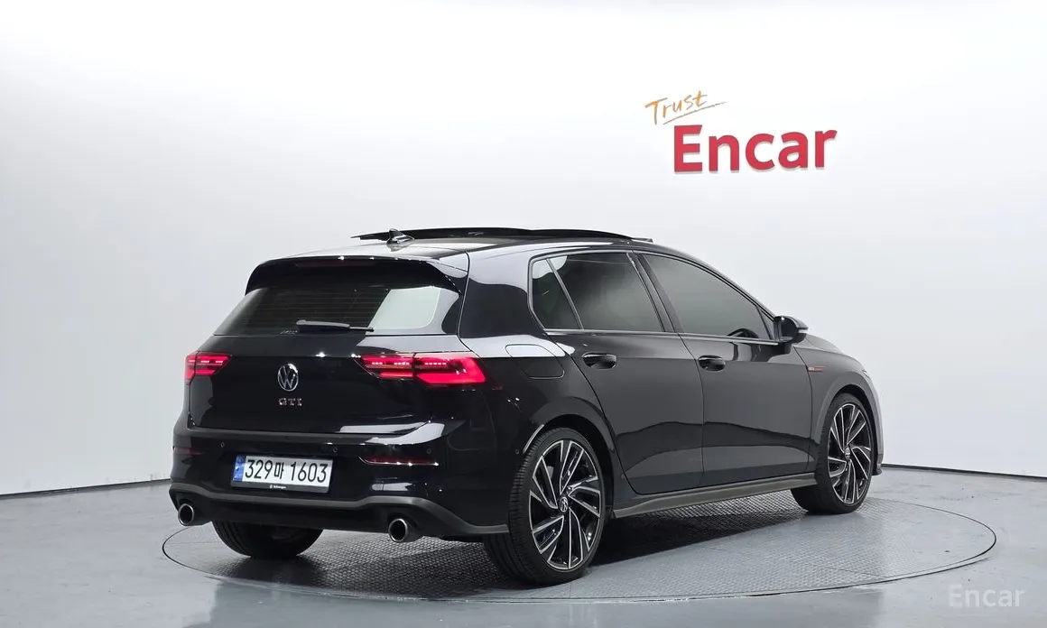 Фото 2 - Volkswagen Golf