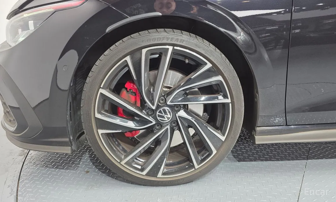 Фото 5 - Volkswagen Golf