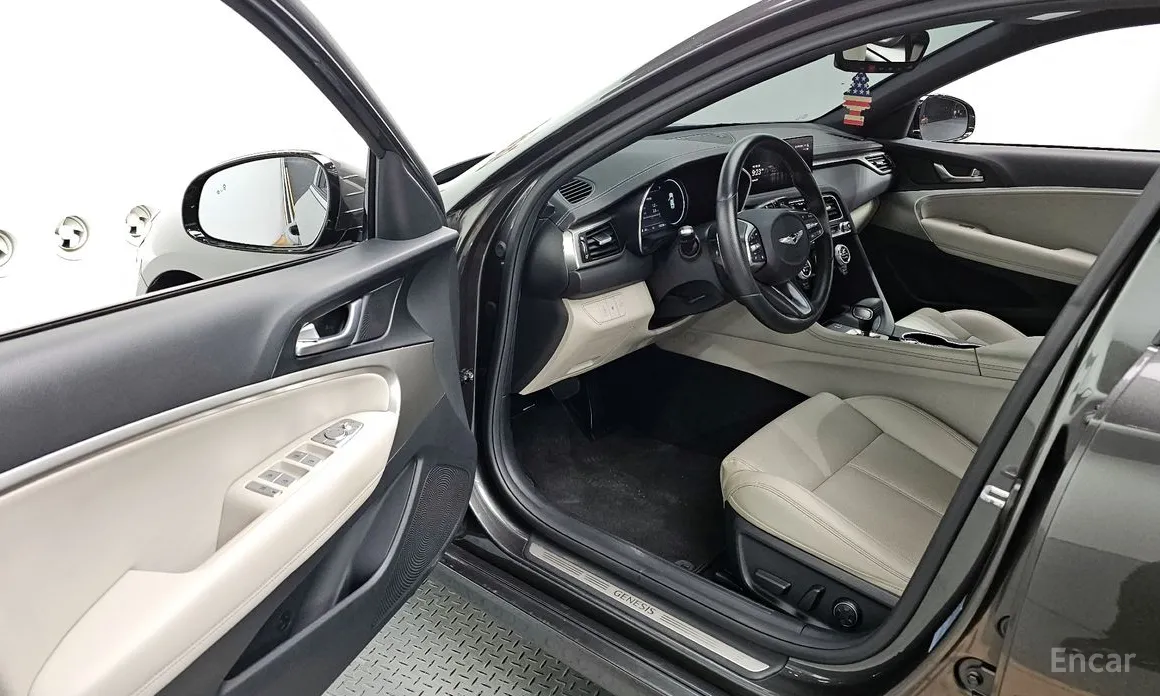 Фото 10 - Genesis G70