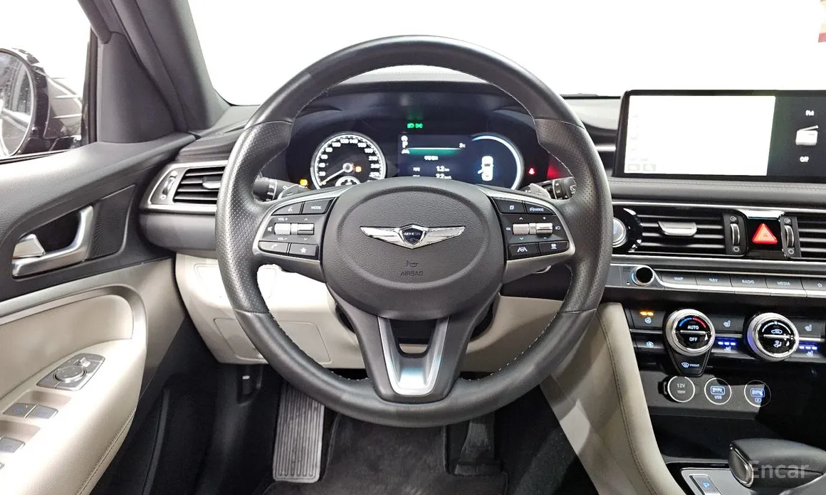 Фото 13 - Genesis G70