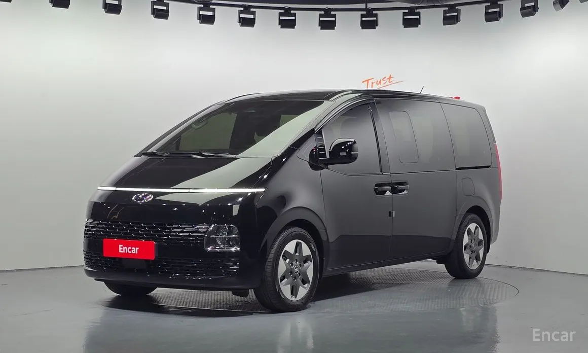 Фото 1 - Hyundai Staria