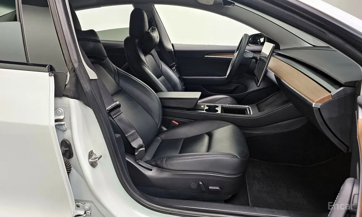 Фото 10 - Tesla Model 3