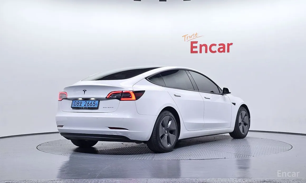 Фото 2 - Tesla Model 3