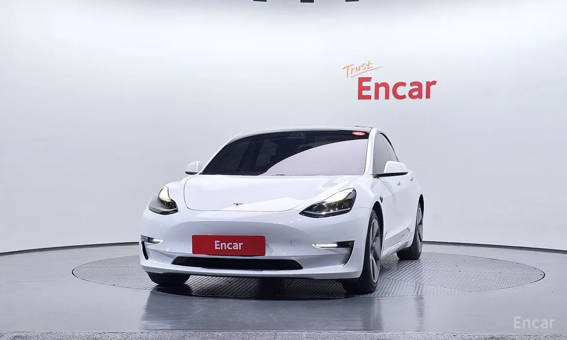 Фото 3 - Tesla Model 3