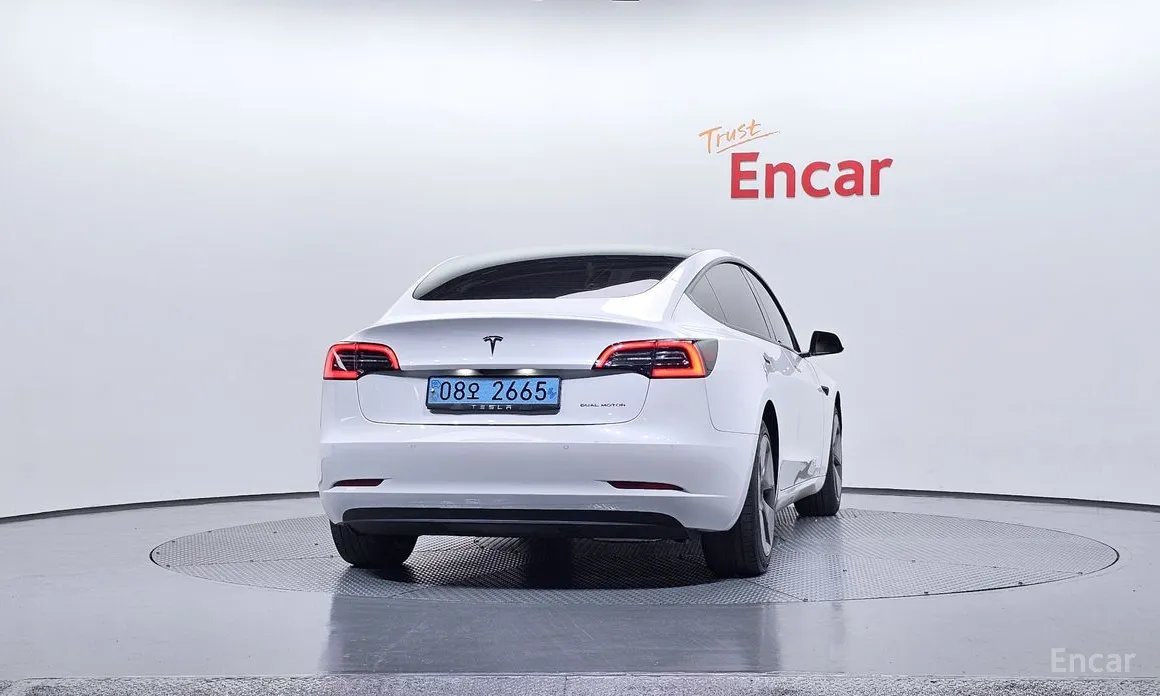 Фото 4 - Tesla Model 3