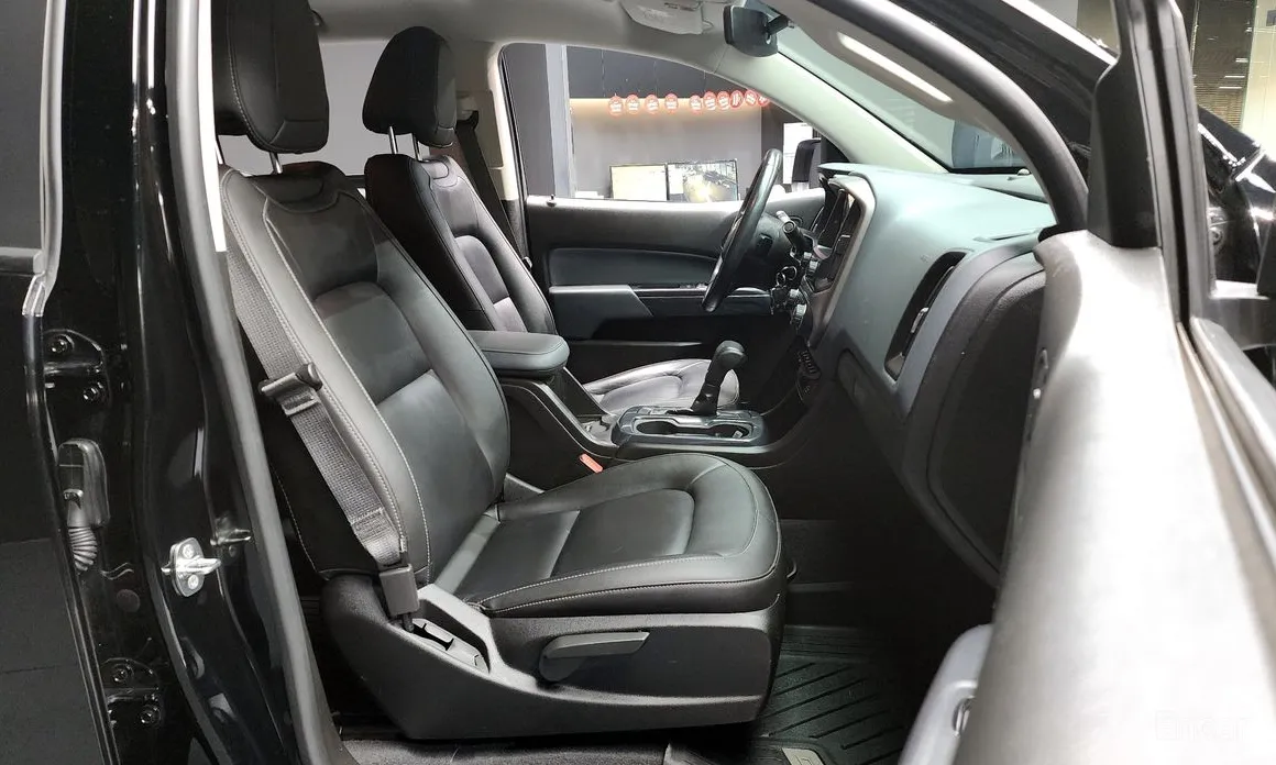 Photo 11 - Chevrolet Colorado