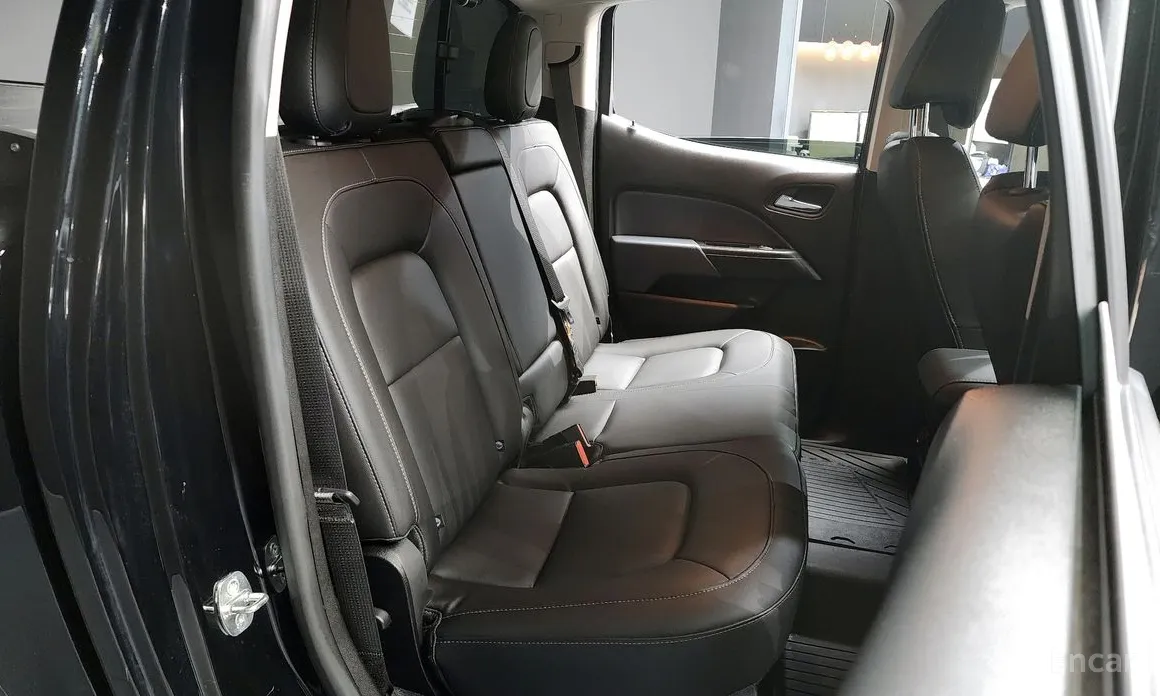 Photo 12 - Chevrolet Colorado