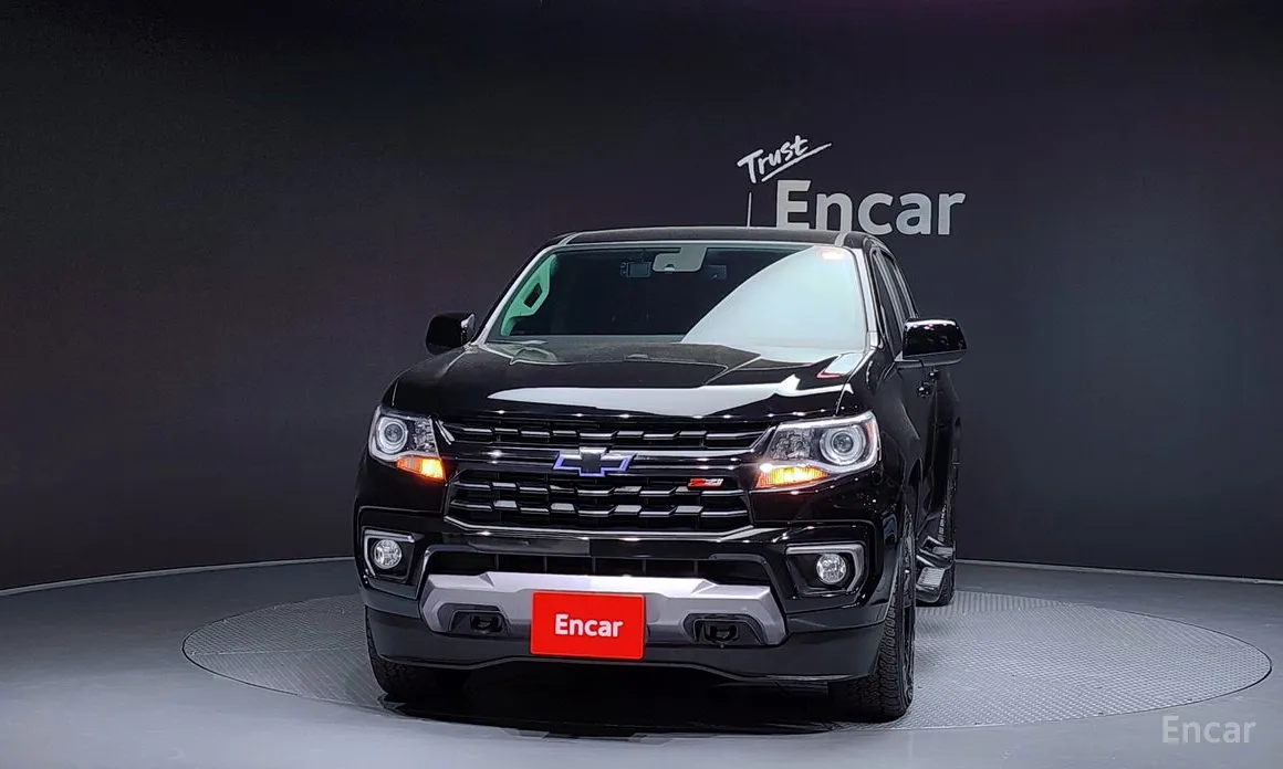 Photo 3 - Chevrolet Colorado