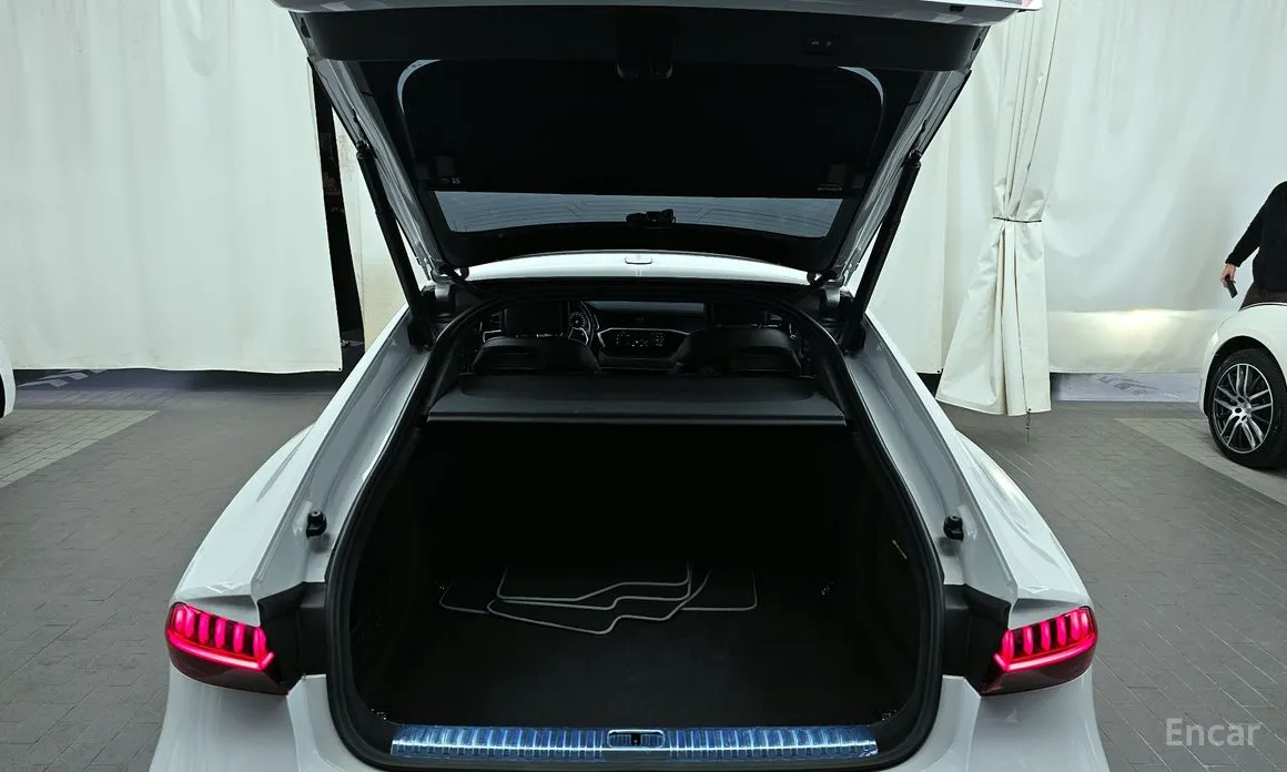 Фото 20 - Audi A7