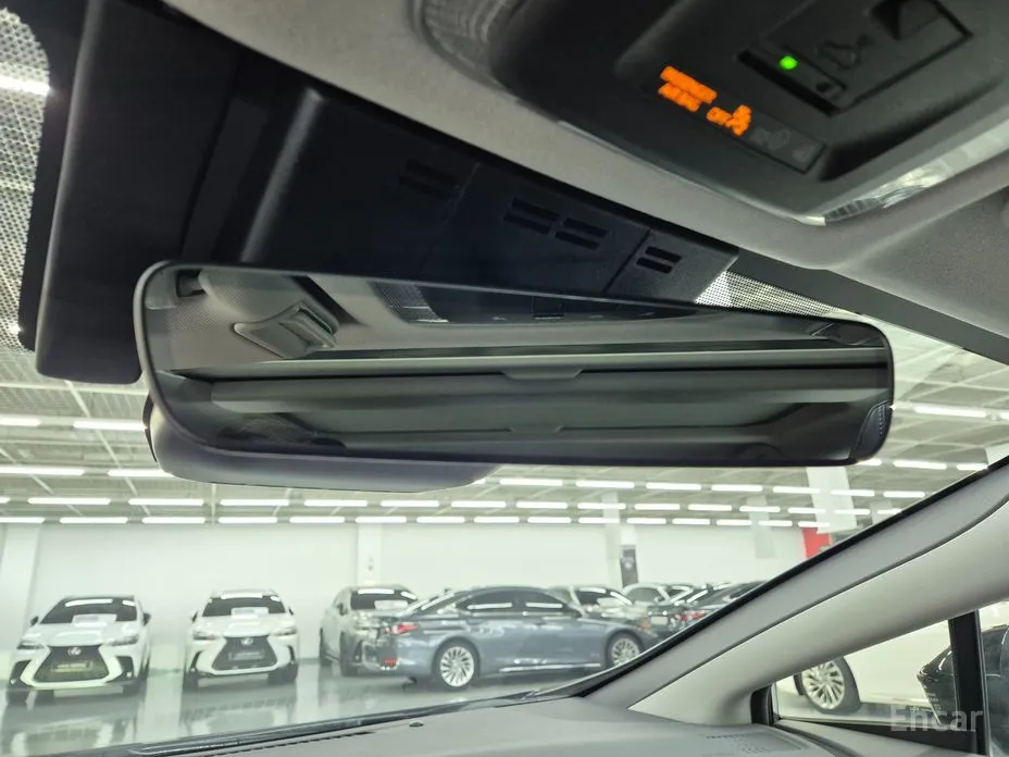 Фото 10 - Toyota Prius