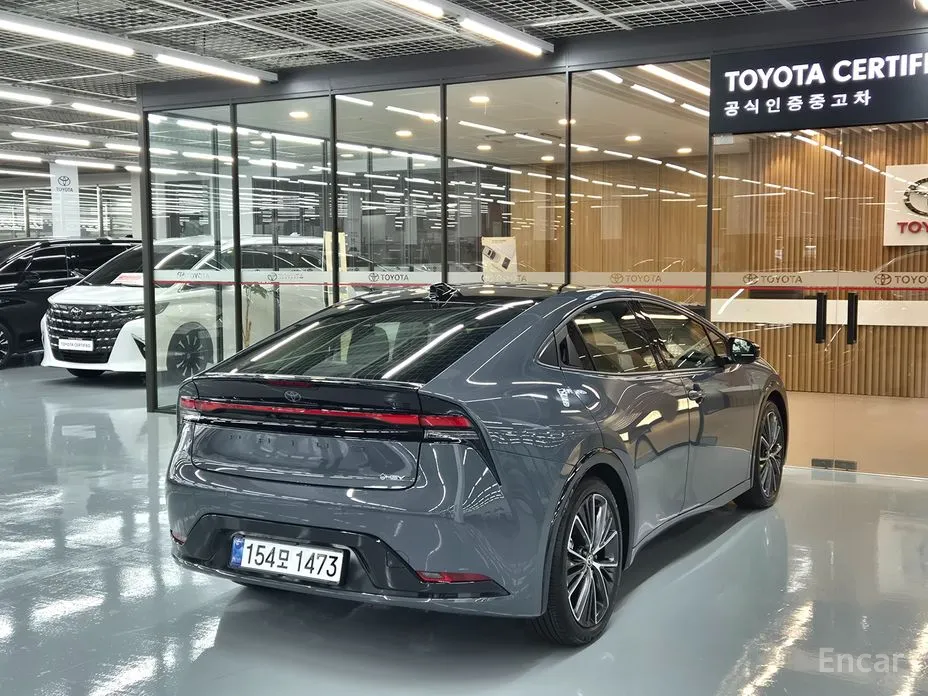 Фото 2 - Toyota Prius