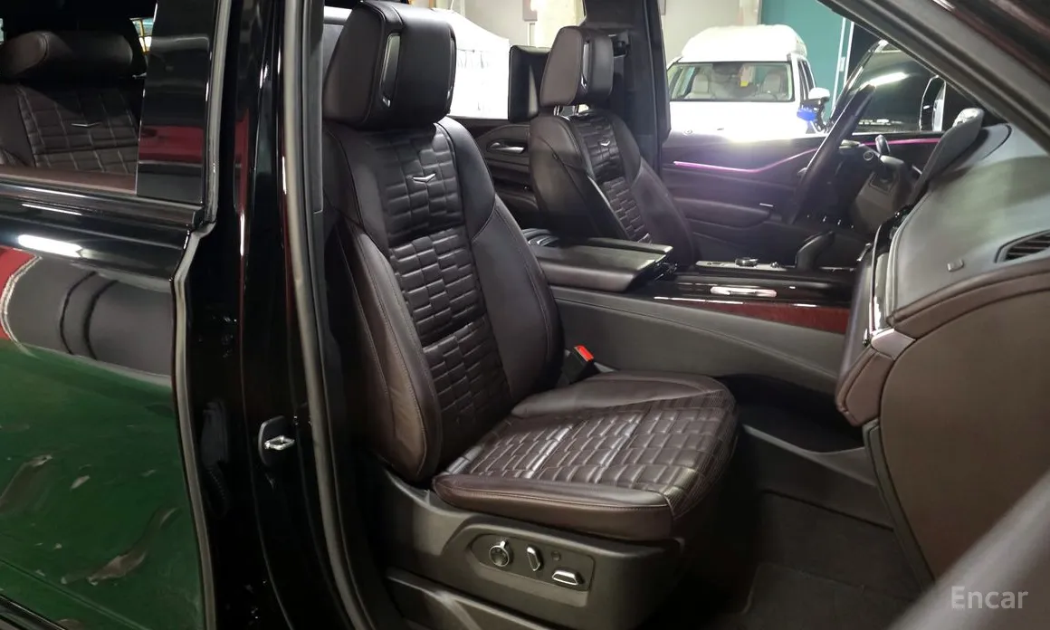 Фото 12 - Cadillac Escalade