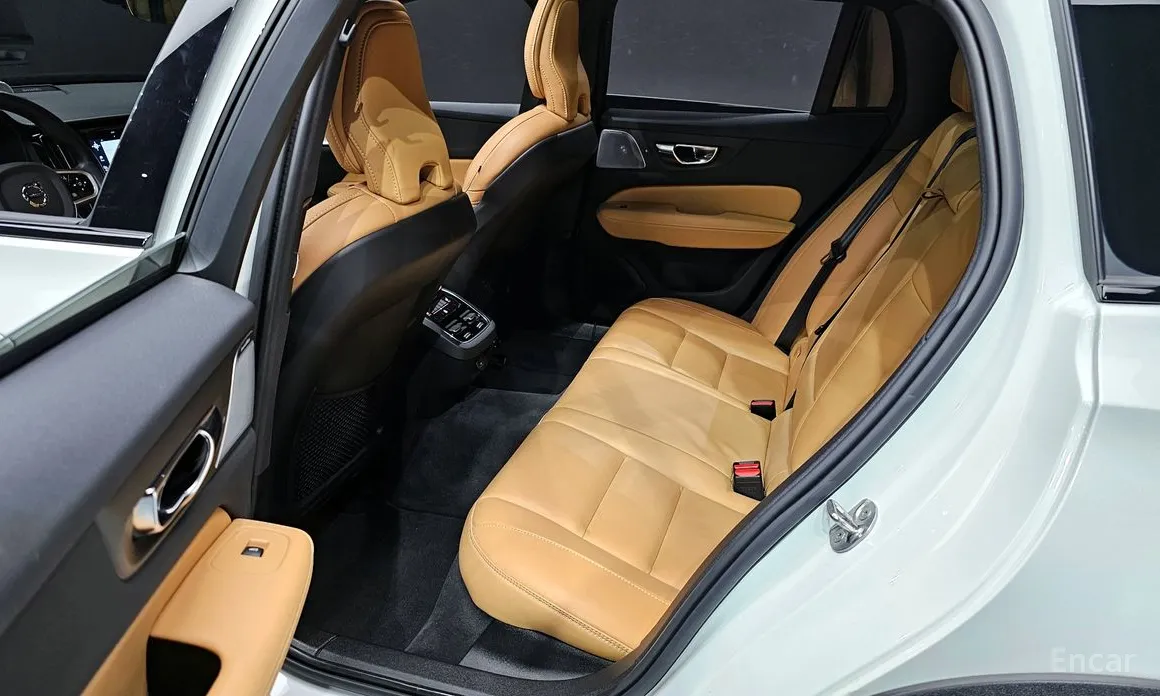 Фото 12 - Volvo V60