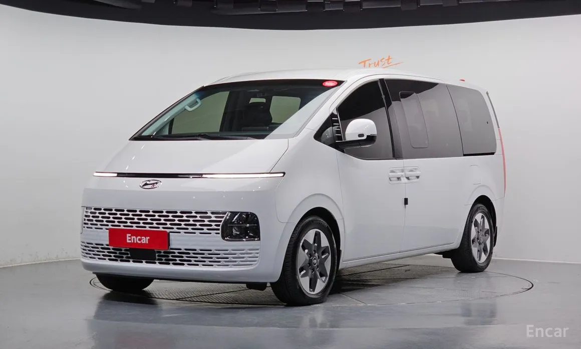 Фото 1 - Hyundai Staria