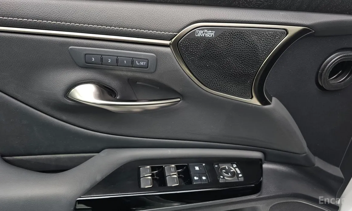 Фото 12 - Lexus ES