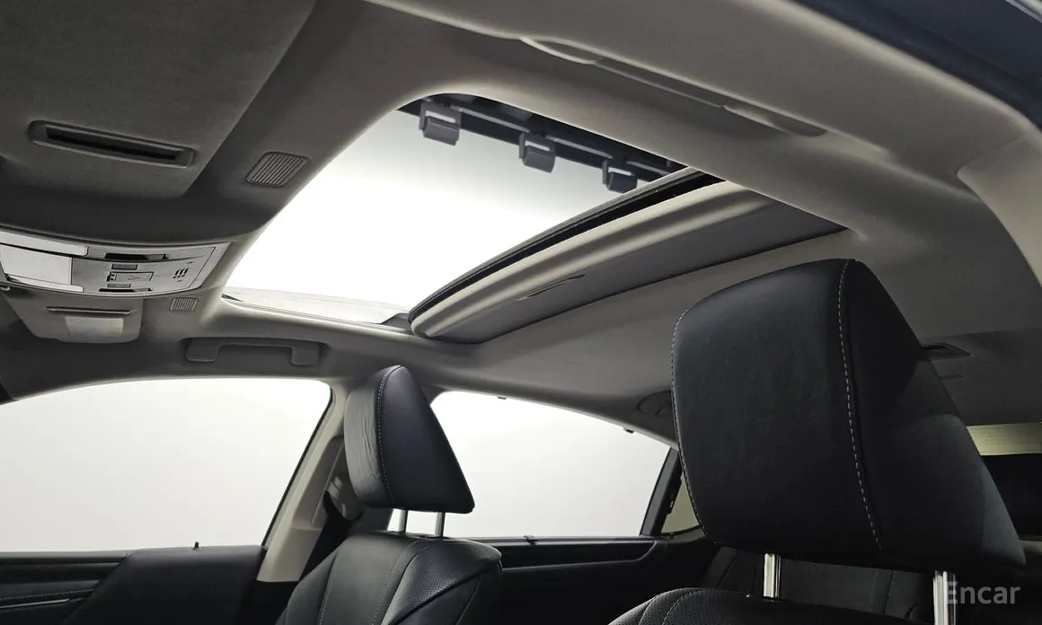 Фото 18 - Lexus ES