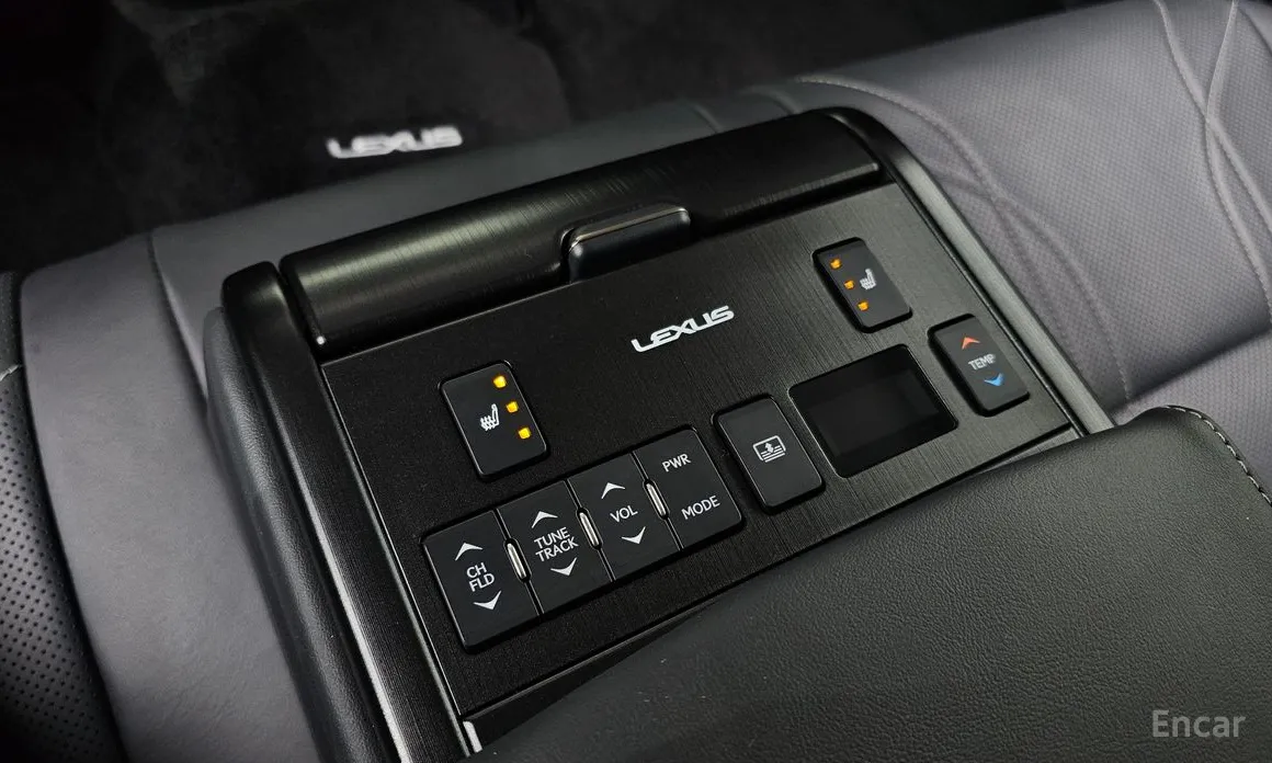 Фото 19 - Lexus ES