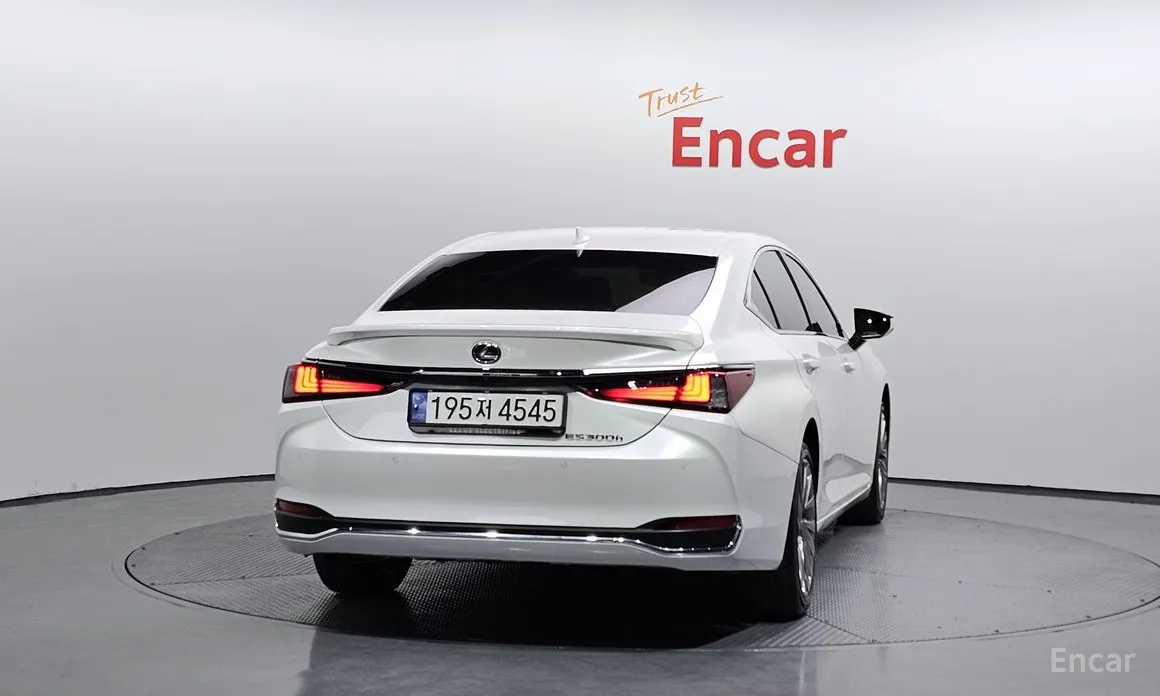 Фото 4 - Lexus ES