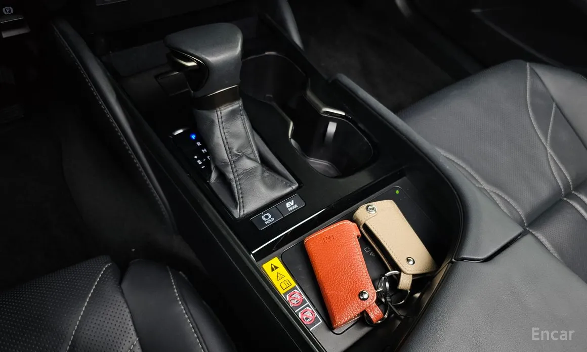 Фото 9 - Lexus ES