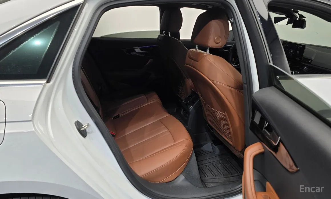 Фото 12 - Audi A4