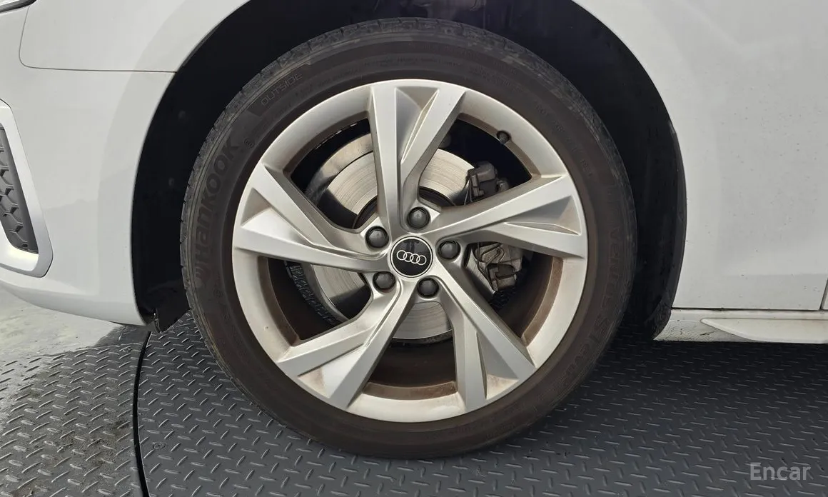 Фото 5 - Audi A4